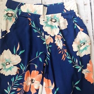 NWT flower printed ankle trousers